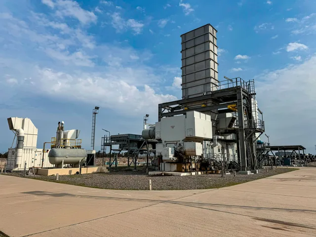 Gas turbine power plant installation